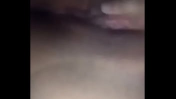 Passando o dedo na buceta