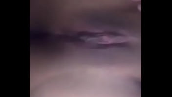 Passando o dedo na buceta