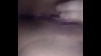 Passando o dedo na buceta