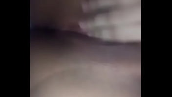 Passando o dedo na buceta