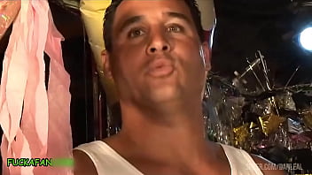 Fuck a fan – johnny t shoots a big cumshot on blinky rings of pawg tara