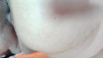 Ella sabe que vengo de donde las putas le encanta follarme con el aroma y sabor a zorras 1