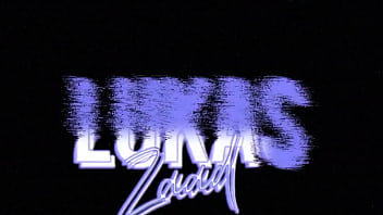 Fodendo o cu da novinha na cama ate molhar tudo de tesão squirt