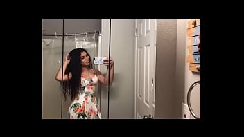 Jovencita En El Baño thumbnail