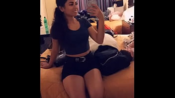 Jovencita en el baño