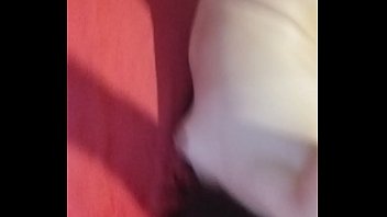 Tesão mechendo a buceta pra cima