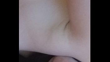 Tesão mechendo a buceta pra cima