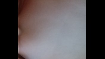 Tesão mechendo a buceta pra cima