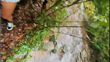 Rangel carlos em uma foda quente atrás da arvore na trilha