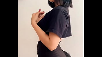 Ig model with small boobs