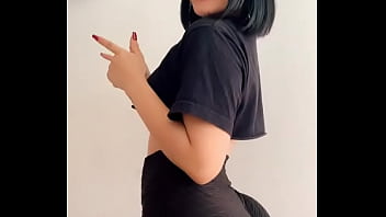 Ig model with small boobs