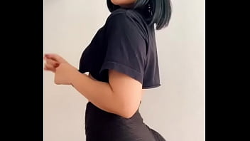 Ig model with small boobs