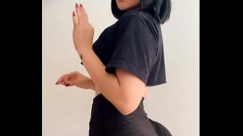 Ig model with small boobs