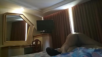 Mi amiga con beneficios ya se le hizo adiccion mi tolete y pues como hombre le tengo que responder hasta arrancarle el calzoncito