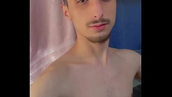 Novinho acordou inspirado e decidiu mostrar tudo