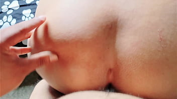 Por el culo a la morena putita