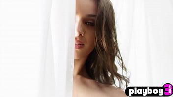 Babe uma jolie exposed her beautiful naked body in photo session