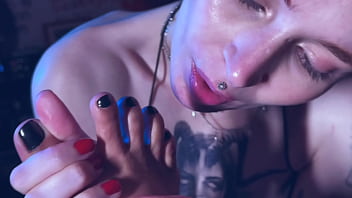 No one can resist the sexy feet of rotten venus