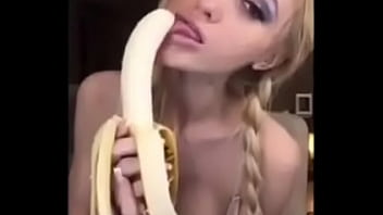 Teen sucks banana