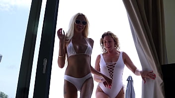 Julia north and anita blanche lesbian games