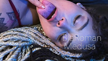 These 2 beauties are pros at using their sexy feet for pleasure