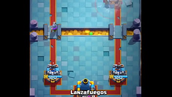 Detonando a mi pana en clash royale