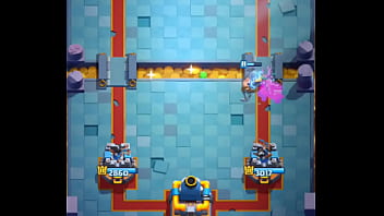 Detonando a mi pana en clash royale