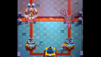 Detonando a mi pana en clash royale