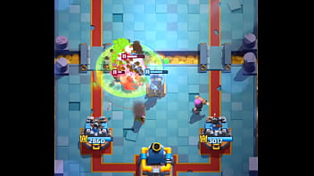 Detonando a mi pana en clash royale