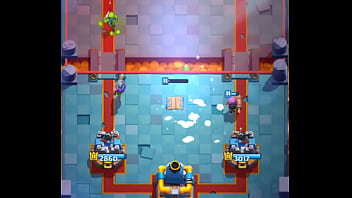 Detonando a mi pana en clash royale