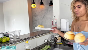 Marido corno sai pro trabalho e deixa sua mulher com a buceta molhada para o amante