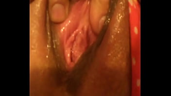Moist pink shiny latino pussy play