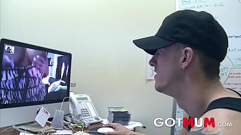 Gotmum she only love white cock