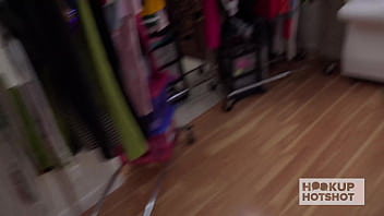 Brunette supermodel daphne dare hooks up with bryan gozzling