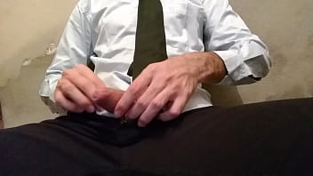 Piroca Pulsando Fora Da Roupa Social thumbnail