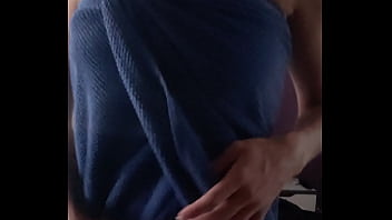 Petit avant goût de ma sortie de douche pour la suite non censuré passe vite