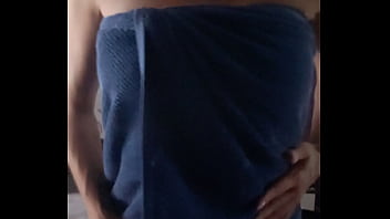 Petit avant goût de ma sortie de douche pour la suite non censuré passe vite