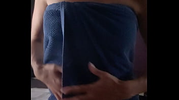 Petit avant goût de ma sortie de douche pour la suite non censuré passe vite Petit avant goût de ma sortie de douche pour la suite non censuré passe vite
