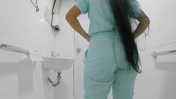 Grabando enfermeras en el consultorio del doctor belloti