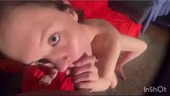 Soon as the door closei make 'em curl toes they all wanna get chosei know they like it hot that's why i keep it hots