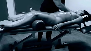 El la pone tan cachonda que ella se deja hasta llegar al orgasmo