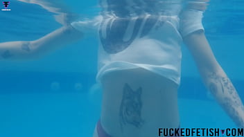 Blonde skinny t shirt pool wet