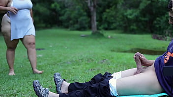 Mujer mirona me masturba al aire libre en un parque publico Mujer mirona me masturba al aire libre en un parque publico