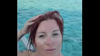 Coucou petite vidéo coquine en cadeau pour tout le monde