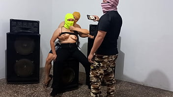 Trio De Musicos El Guitarrista Llamo A Su Amiga Para Tener Sexo Luego Pidio Compañia De Un Macho Pesado Para Acompañar El Sexo De Fantasia Trio Real Casero De Musicos Calientes thumbnail