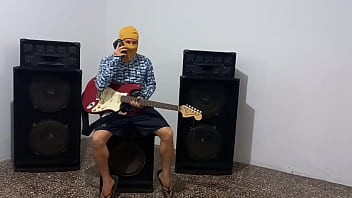 Trio de musicos el guitarrista llamo a su amiga para tener sexo luego pidio compañia de un macho pesado para acompañar el sexo de fantasia trio real casero de musicos calientes