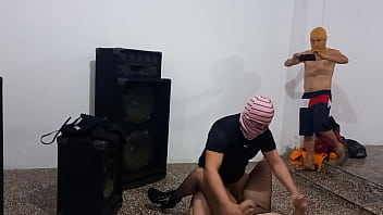 Trio De Musicos El Guitarrista Llamo A Su Amiga Para Tener Sexo Luego Pidio Compañia De Un Macho Pesado Para Acompañar El Sexo De Fantasia Trio Real Casero De Musicos Calientes thumbnail