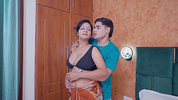 Big boobs desi kamwali bai seduce by her house owner