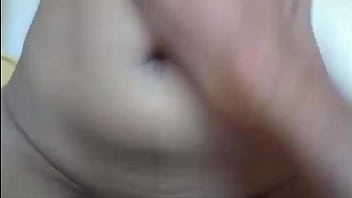 Cada empuje profundo la llevaba al borde de la locura