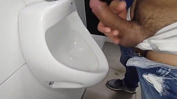 Gozando No Banheiro Do Shopping thumbnail